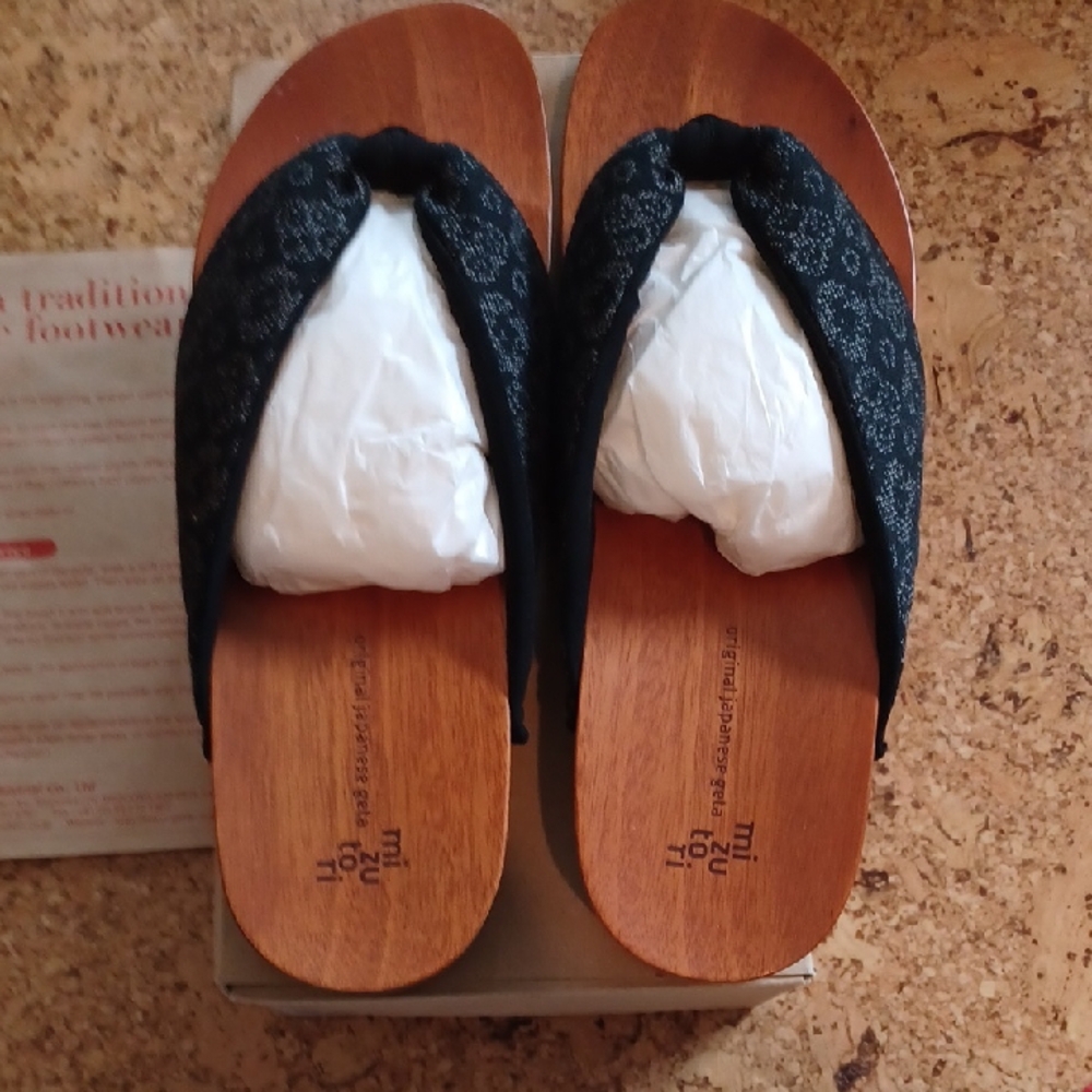 Mizutori Unisex Geta Sandals Women's Size 9.5-10, Men's Size 8.5-9, NIB